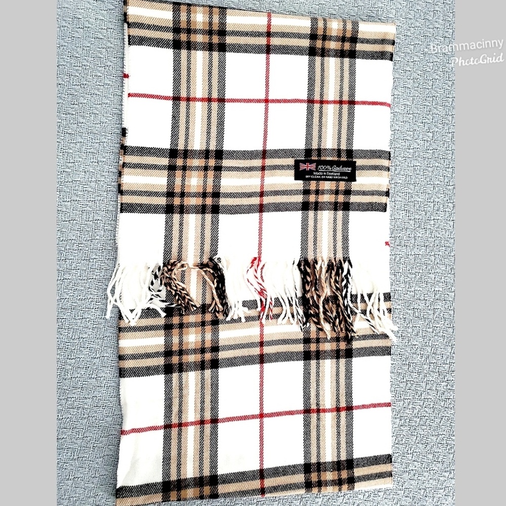 100% Cashmere Checked Made in Scotland Plaid Scarf - Picture 7 of 8